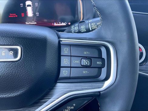 Used 2024 Jeep Wagoneer Series II w/ Flexible Seating Group AWD/4WD image 19