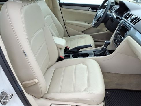 Used 2015 Volkswagen Passat 1.8T Limited Edition FWD image 17