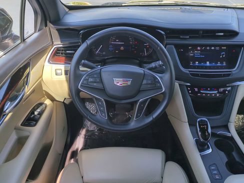 Used 2017 Cadillac XT5 Premium Luxury image 16