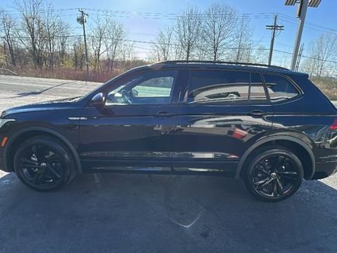 Used 2024 Volkswagen Tiguan SE R-Line AWD/4WD image 8