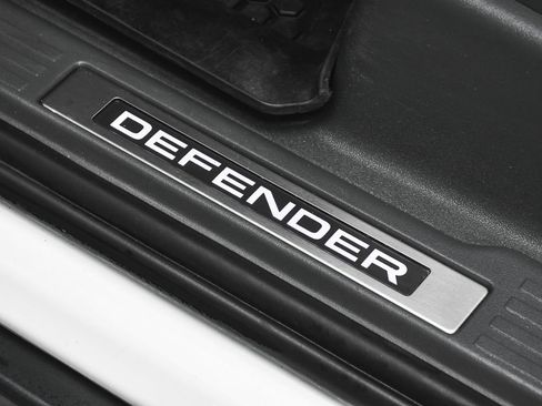 Used 2022 Land Rover Defender 90 X-Dynamic HSE AWD/4WD image 12