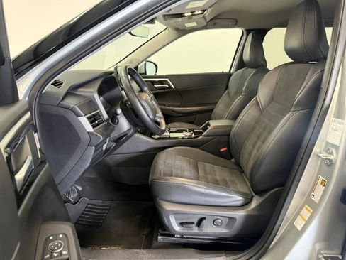 Used 2025 Mitsubishi Outlander SE FWD image 11