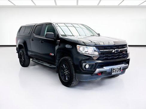 Used 2021 Chevrolet Colorado Z71 w/ Z71 Midnight Edition AWD/4WD image 3
