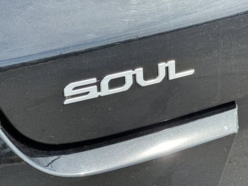 Used 2025 Kia Soul LX w/ LX Technology Package FWD image 26