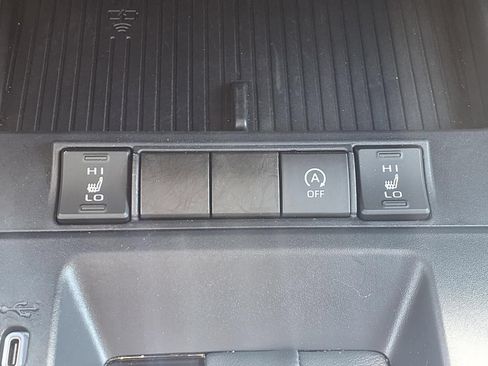 Used 2026 Toyota Corolla Cross XLE FWD image 9