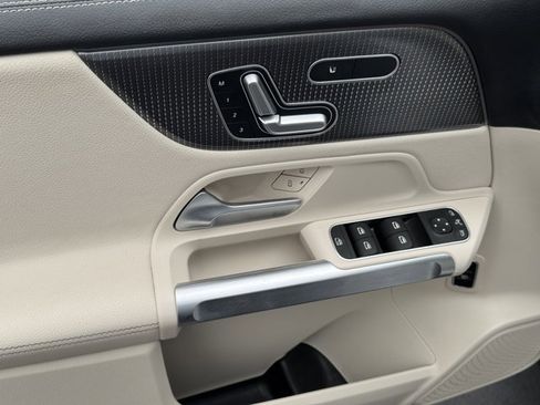 Used 2021 Mercedes-Benz GLB 250 image 19