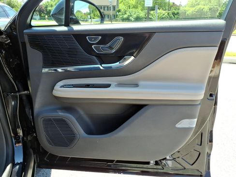 Certified 2022 Lincoln Corsair AWD w/ Premium Package image 30