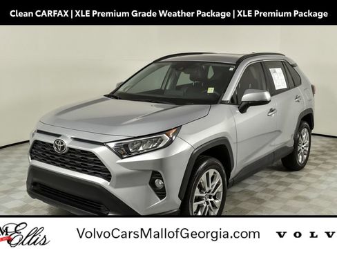 Used 2021 Toyota RAV4 XLE Premium image 1