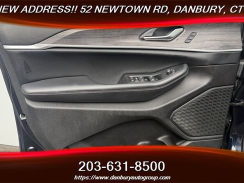 Used 2023 Jeep Grand Cherokee L Limited AWD/4WD image 9