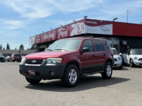 Used 2006 Ford Escape XLT image 2