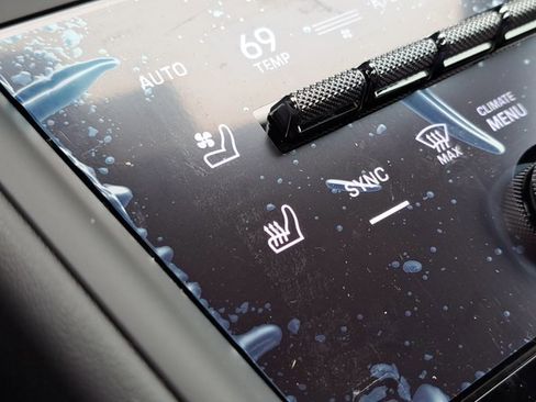 New 2026 Porsche Macan Electric image 33