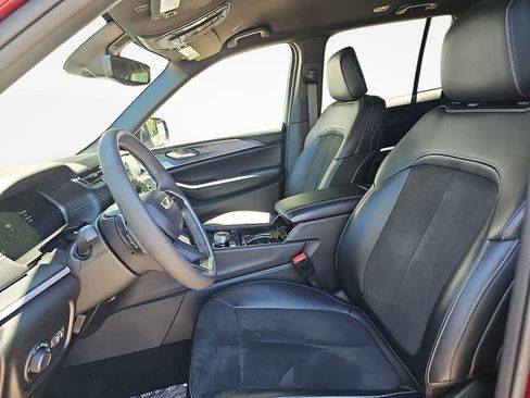 Used 2023 Jeep Grand Cherokee Altitude AWD/4WD image 15