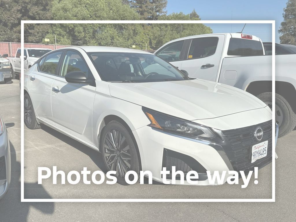 Used 2025 Nissan Altima 2.5 SV FWD image 1
