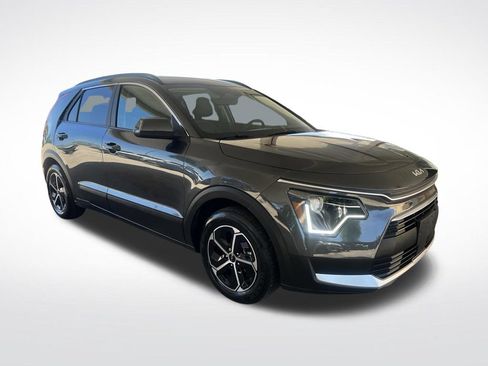 Certified 2024 Kia Niro EX FWD image 3