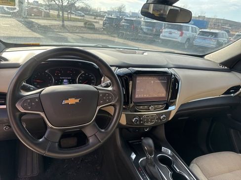 Used 2023 Chevrolet Traverse LT image 10