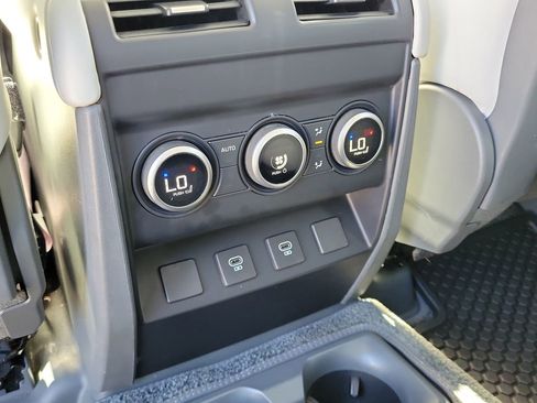 Used 2025 Land Rover Defender 130 S image 13