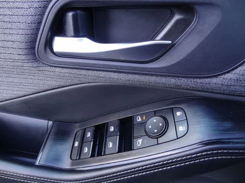 Used 2023 Nissan Rogue SV image 15