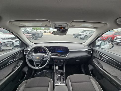 Used 2025 Chevrolet TrailBlazer LT w/ Driver Confidence Package AWD/4WD image 2