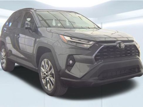 Used 2023 Toyota RAV4 XLE Premium FWD image 5