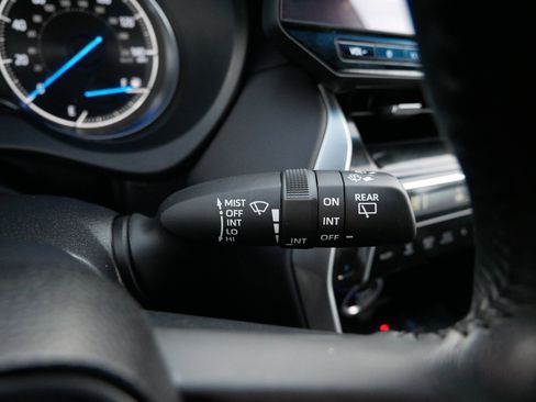 Used 2024 Toyota Venza XLE image 38