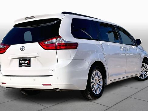 Used 2017 Toyota Sienna XLE image 11