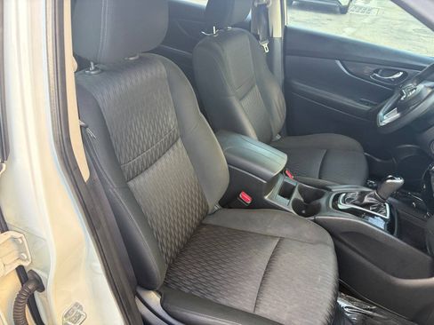 Used 2018 Nissan Rogue S FWD image 12