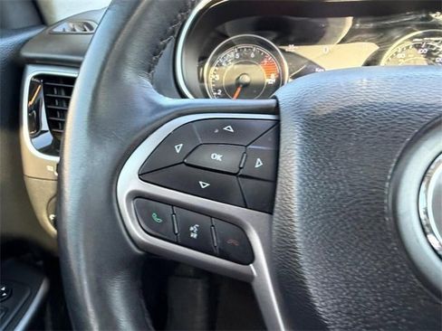 Used 2019 Jeep Cherokee Overland w/ Technology Group image 12