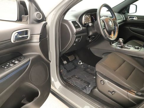 Used 2019 Jeep Grand Cherokee Laredo AWD/4WD image 14
