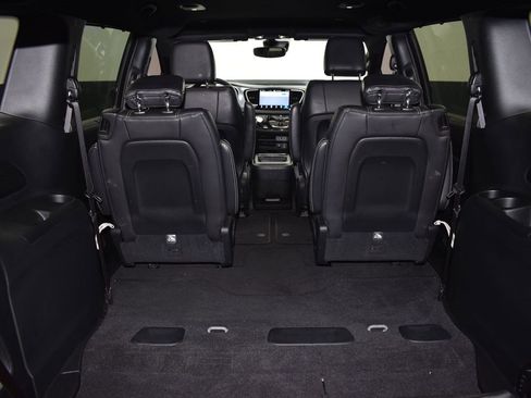 Used 2022 Chrysler Pacifica Touring-L w/ S Appearance Package image 19