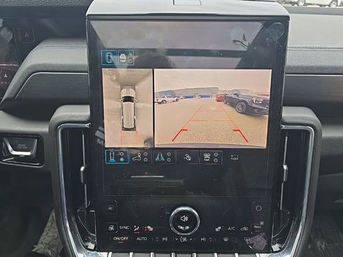 Used 2025 GMC Yukon XL Denali w/ Denali Reserve Package image 33