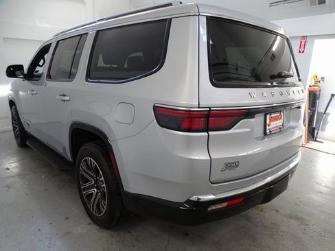 Certified 2025 Jeep Wagoneer Base image 19