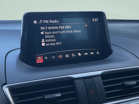 Used 2018 MAZDA MAZDA3 Touring FWD image 16