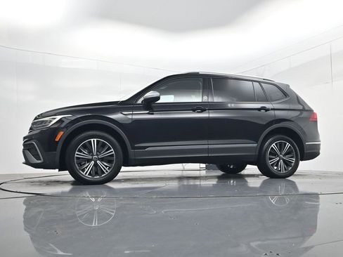 Used 2024 Volkswagen Tiguan SE FWD image 46