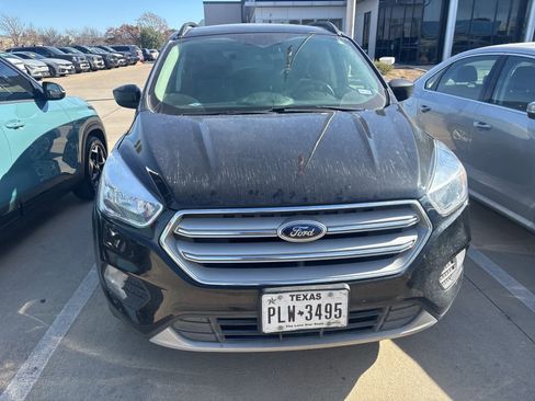 Used 2018 Ford Escape SE image 2
