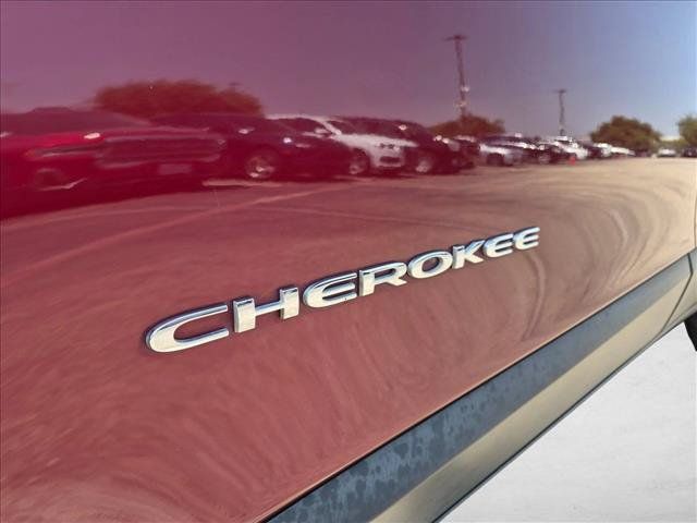 Used 2021 Jeep Cherokee Latitude Lux FWD image 27