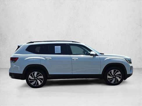 Used 2024 Volkswagen Atlas SE FWD image 4