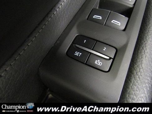 Used 2022 GMC Yukon Denali AWD/4WD image 29