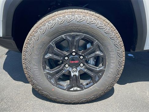 New 2025 GMC Canyon Elevation image 9