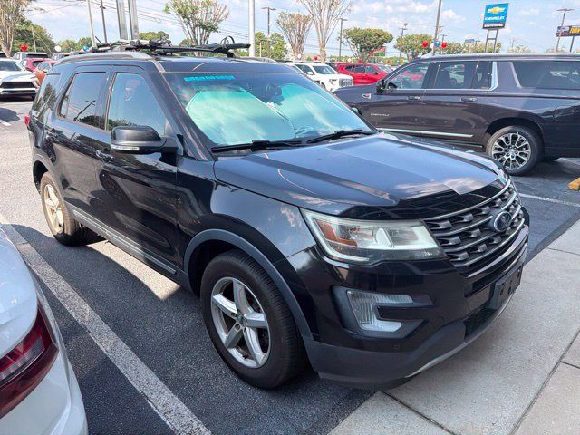 Used 2017 Ford Explorer XLT w/ Equipment Group 202A AWD/4WD image 1