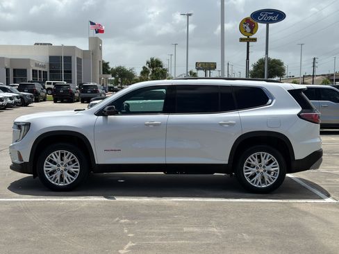 Used 2024 GMC Acadia Elevation w/ Luxury Package FWD image 2