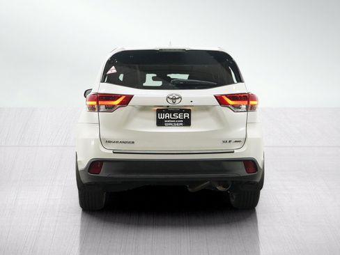 Used 2017 Toyota Highlander XLE w/ Protection Package #3 AWD/4WD image 5