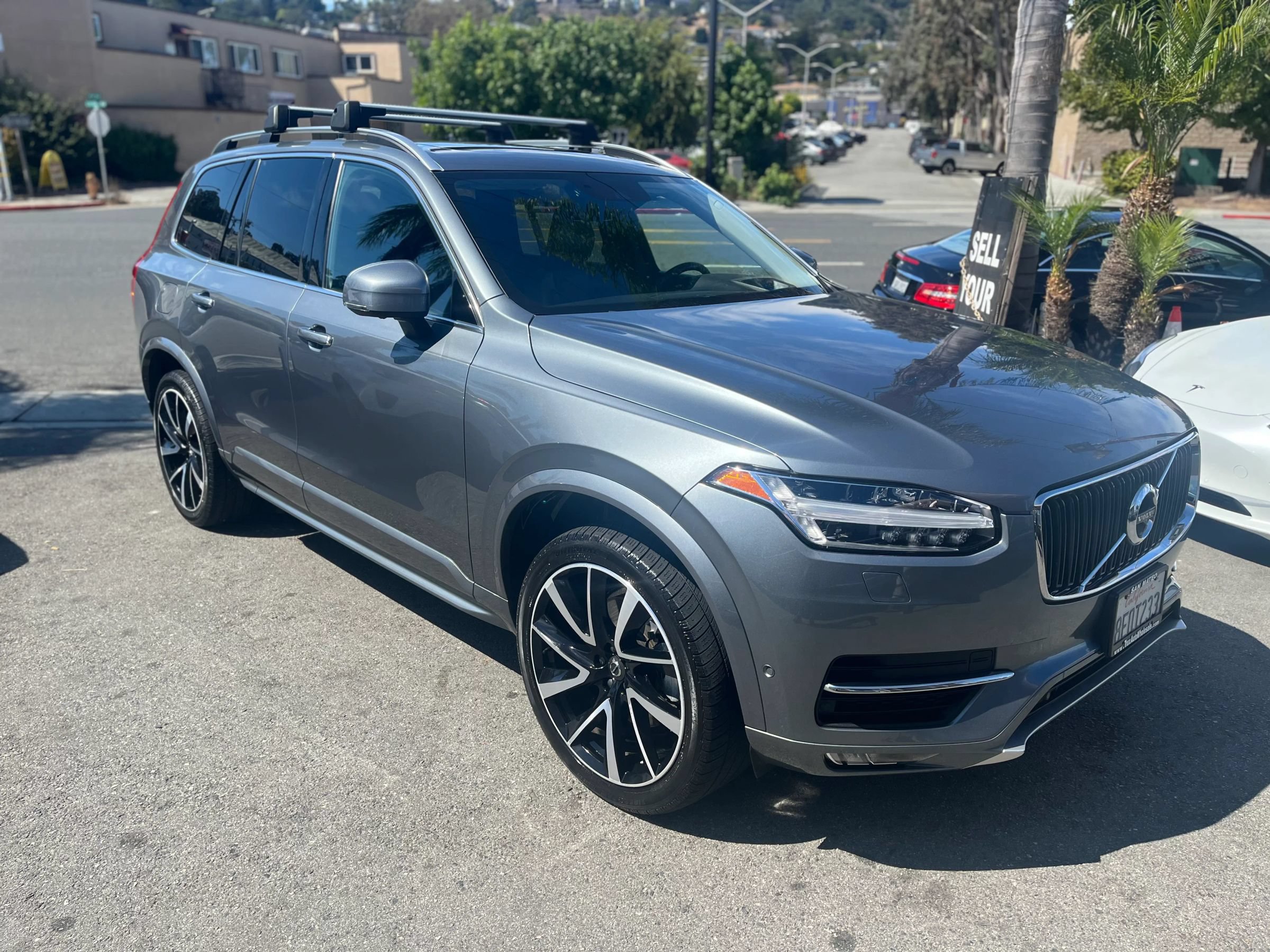 Used 2019 Volvo XC90 T6 Momentum w/ Advanced Package AWD/4WD image 1