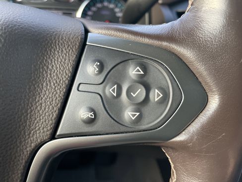 Used 2020 Chevrolet Suburban LT image 48