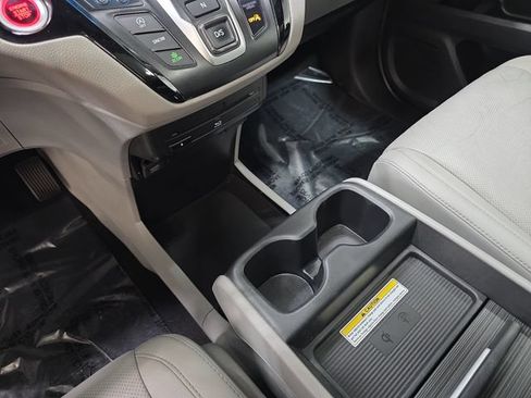 Used 2019 Honda Odyssey Elite image 25