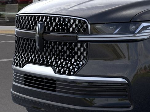 New 2025 Lincoln Navigator Reserve AWD/4WD image 17
