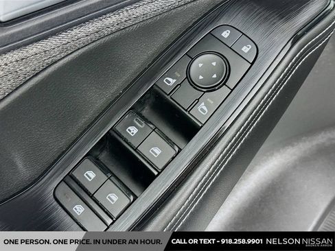 Used 2023 Nissan Rogue SV AWD/4WD image 17