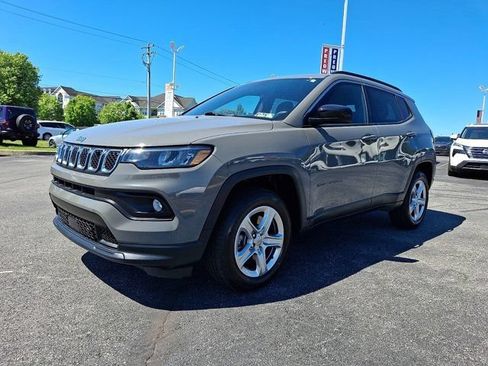 Certified 2023 Jeep Compass Latitude w/ Convenience Group AWD/4WD image 3