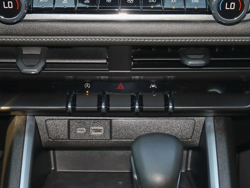 Used 2023 Chevrolet Colorado LT w/ LT Convenience Package II image 27