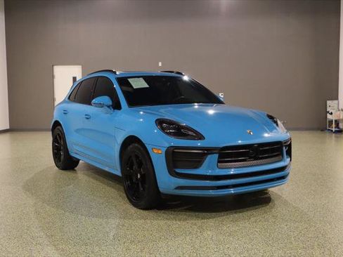 Used 2022 Porsche Macan AWD/4WD image 1