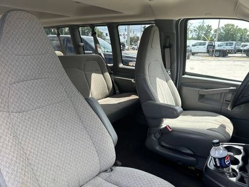 Used 2025 Chevrolet Express 3500 LT w/ LT Preferred Equipment Group RWD image 3